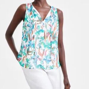 NWT INC FLORAL FLOWY TOP